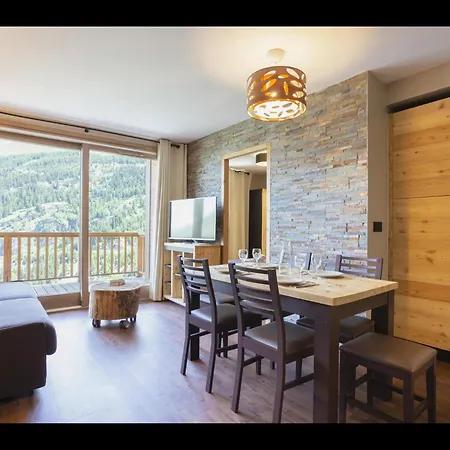아파트 In With Ski-in Ski-out Access 티뉴